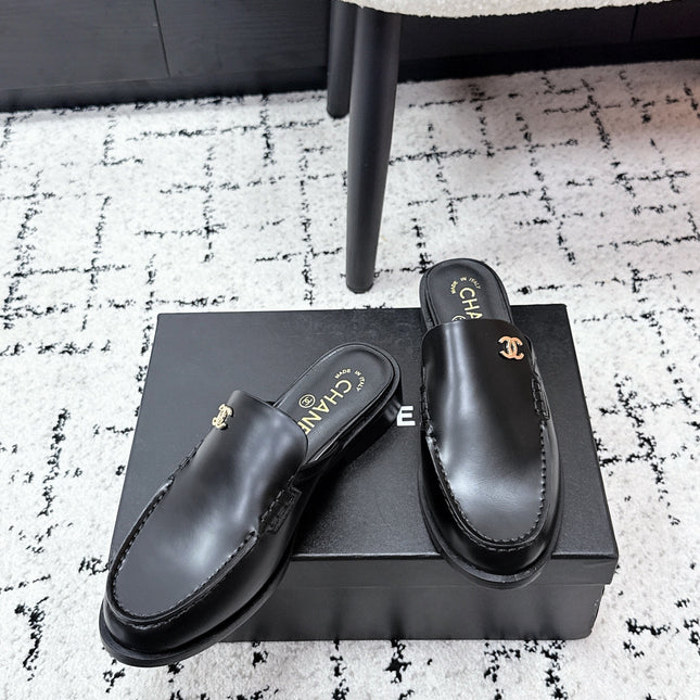 CHANEL 26S MULE LOAFERS IN BLACK SMOOTH CALFSKIN WITH CC LOGO