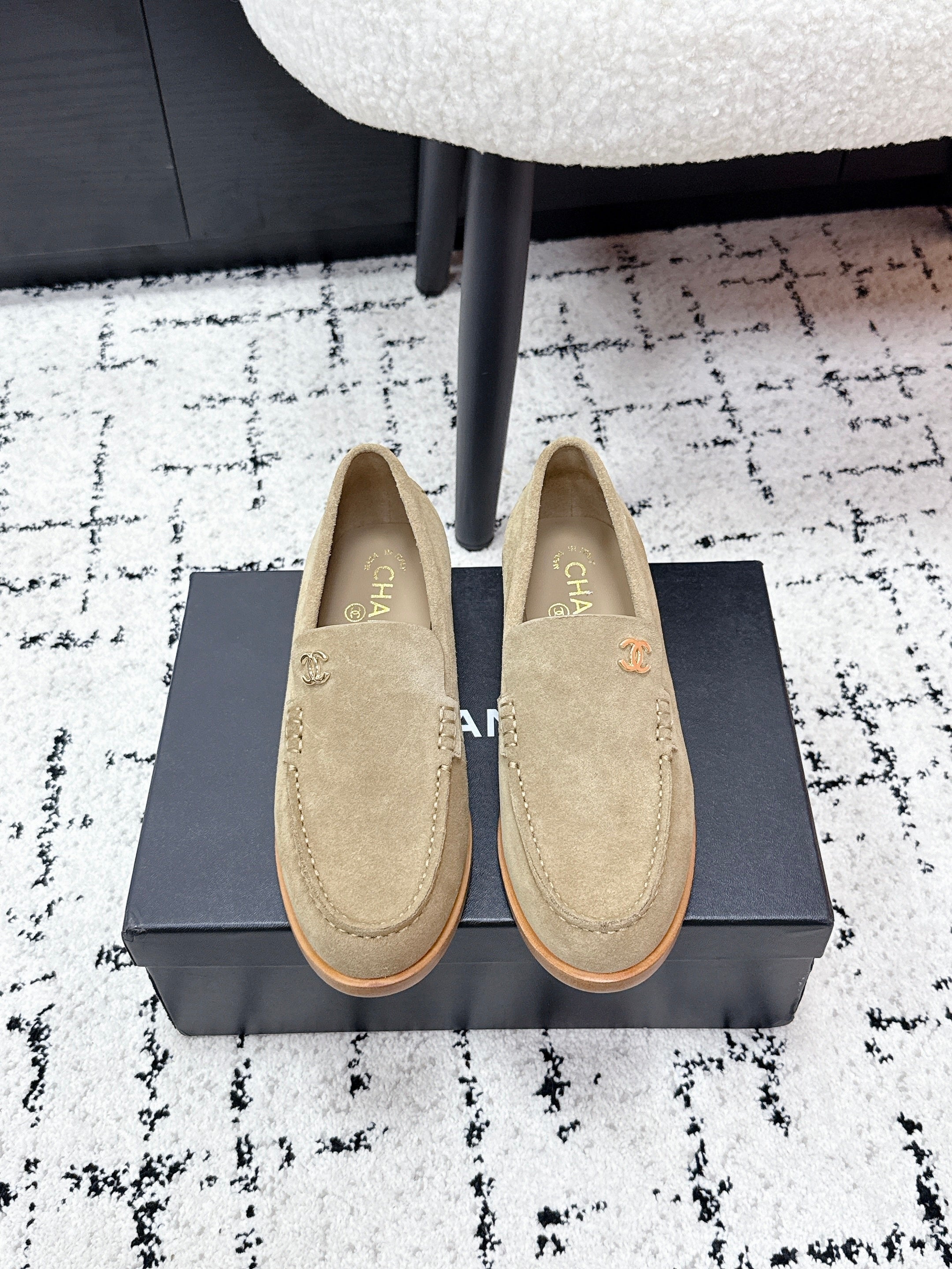 CHANEL 26S LOAFERS IN BEIGE SUEDE WITH CC LOGO
