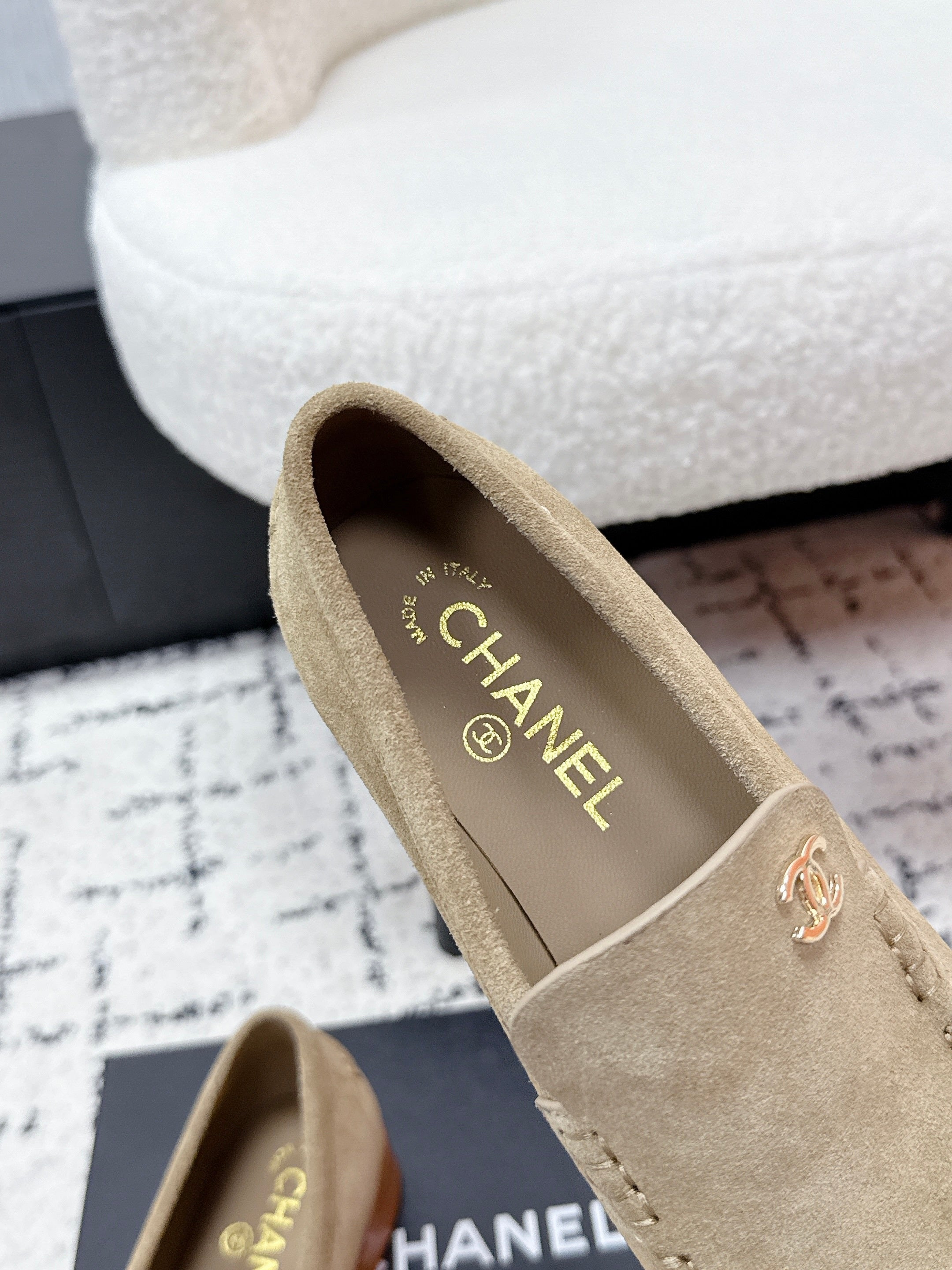 CHANEL 26S LOAFERS IN BEIGE SUEDE WITH CC LOGO