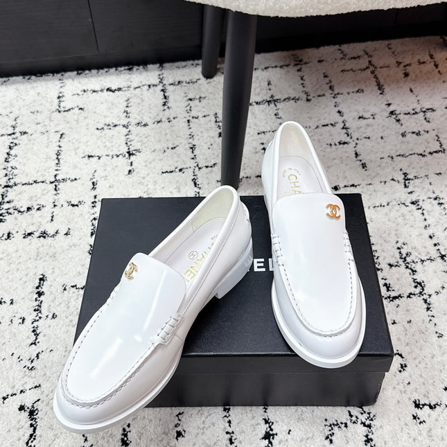 CHANEL 26S LOAFERS IN WHITE SMOOTH CALFSKIN WITH CC LOGO