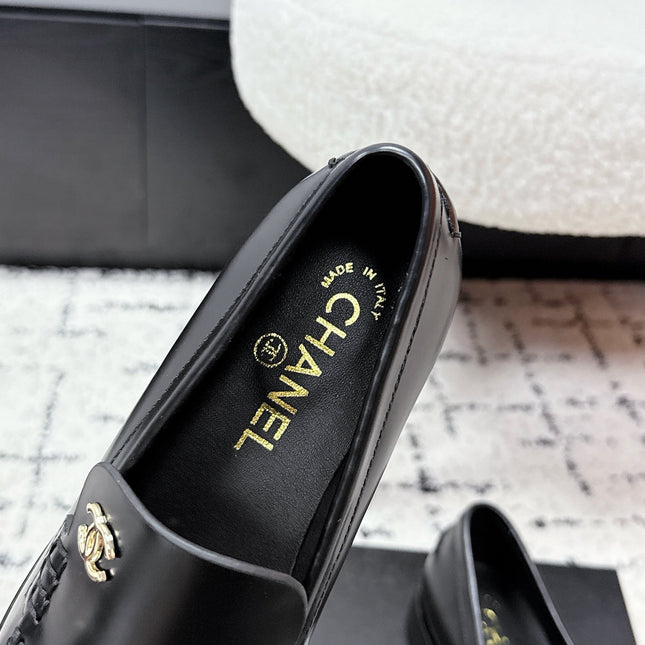 CHANEL 26S LOAFERS IN BLACK SMOOTH CALFSKIN WITH CC LOGO