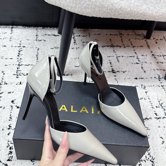 ALAIA 26S POINTED-TOE HEELS 90 MM IN LIGHT GREY PATENT CALFSKIN