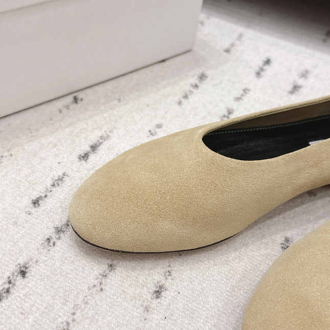 THE ROW 26S BALLET FLATS IN BEIGE SUEDE