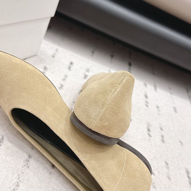 THE ROW 26S BALLET FLATS IN BEIGE SUEDE