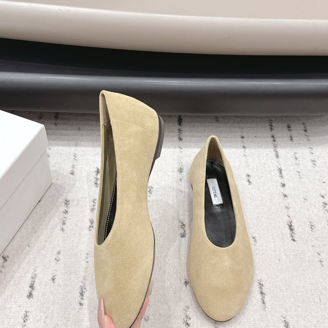 THE ROW 26S BALLET FLATS IN BEIGE SUEDE
