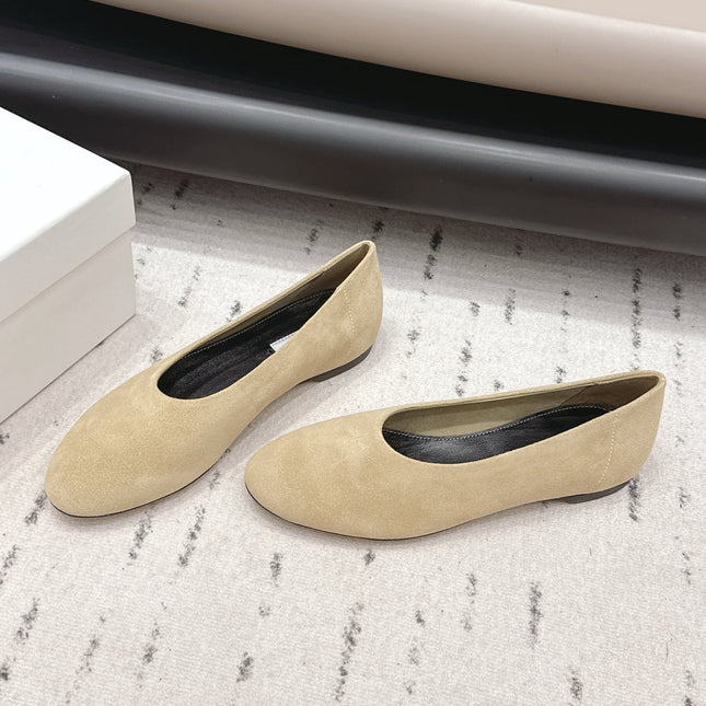 THE ROW 26S BALLET FLATS IN BEIGE SUEDE