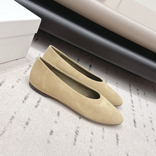 THE ROW 26S BALLET FLATS IN BEIGE SUEDE