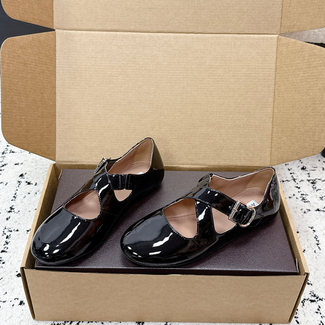 ALAIA 26S CROSS-STRAP BALLET FLATS IN BLACK GLOSSY LAMBSKIN