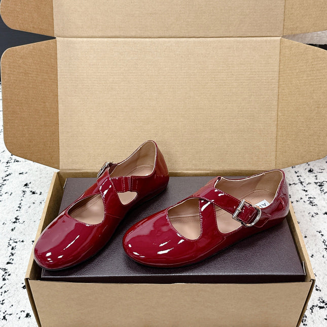 ALAIA 26S CROSS-STRAP BALLET FLATS IN RED GLOSSY LAMBSKIN