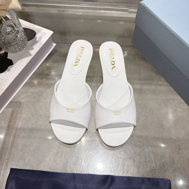 PRADA 26S LOGO EMBOSSED KITTEN HEEL MULES IN WHITE PATENT CALFSKIN