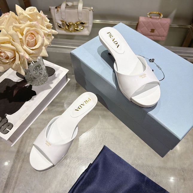 PRADA 26S LOGO EMBOSSED KITTEN HEEL MULES IN WHITE PATENT CALFSKIN