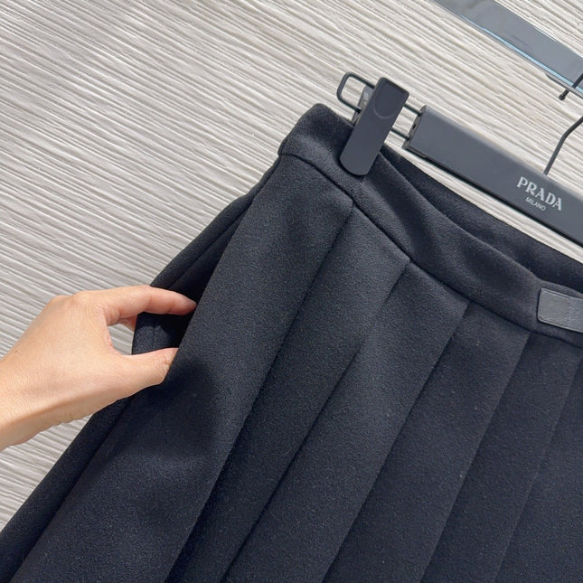 PRADA 25S LONG PLEATED SKIRT 211