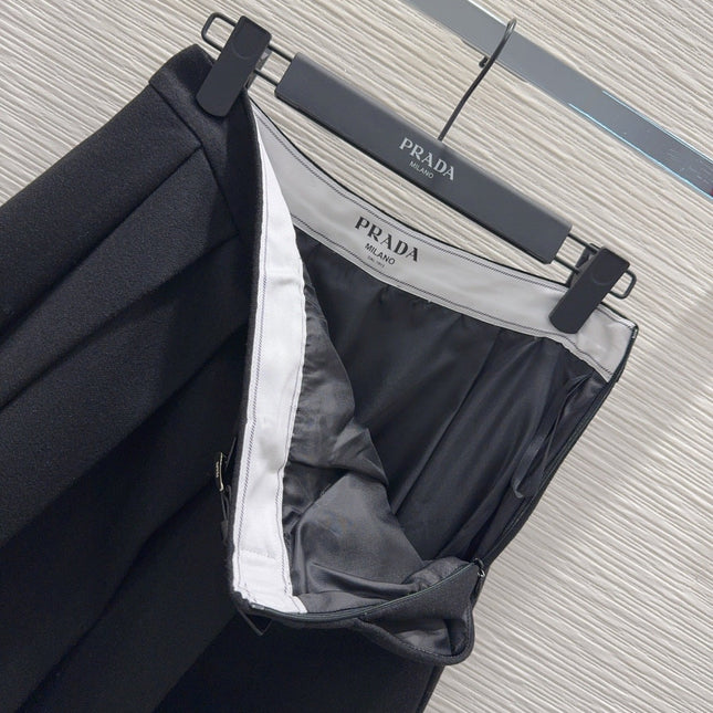 PRADA 25S LONG PLEATED SKIRT 211