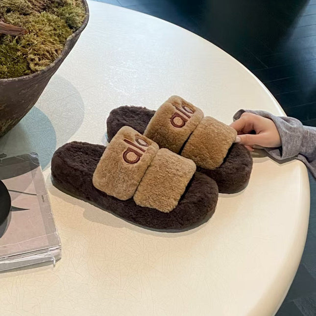 ALO 25S SLIDE SANDALS IN LIGHT BROWN WOOL