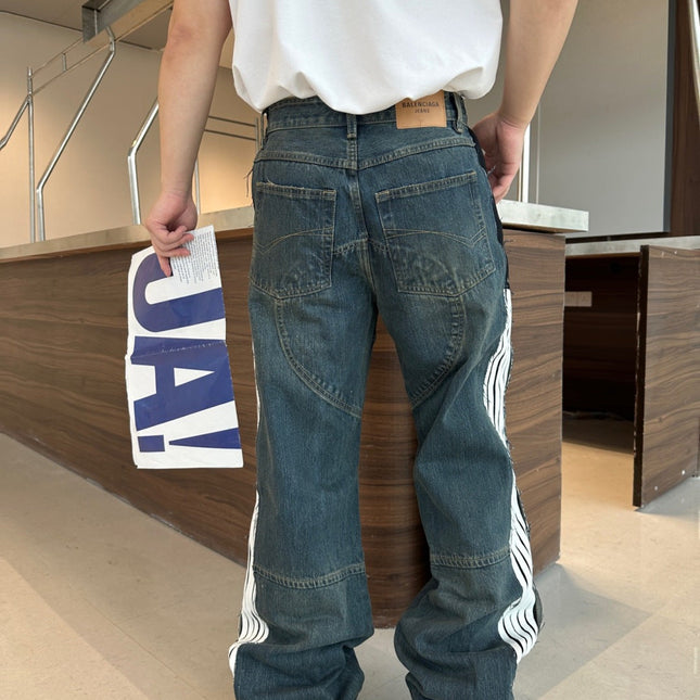 BALENCIAGA 26S DISTRESSED JEANS 015