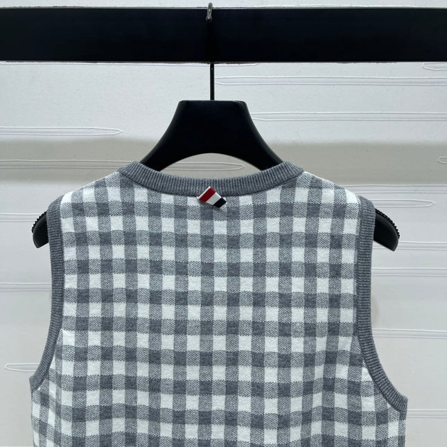 THOM 26S SLEEVELESS SWEATER STYLE 126