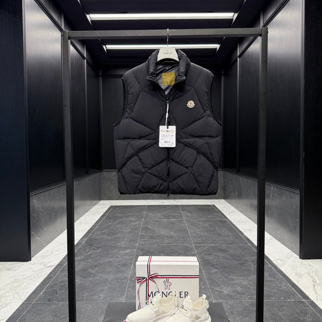 MONCLER 25S SLEEVELESS JACKET 479
