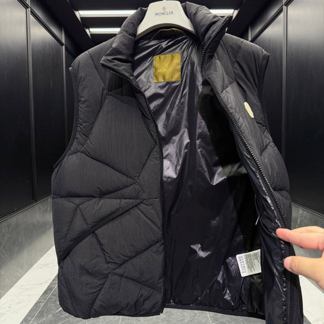 MONCLER 25S SLEEVELESS JACKET 479