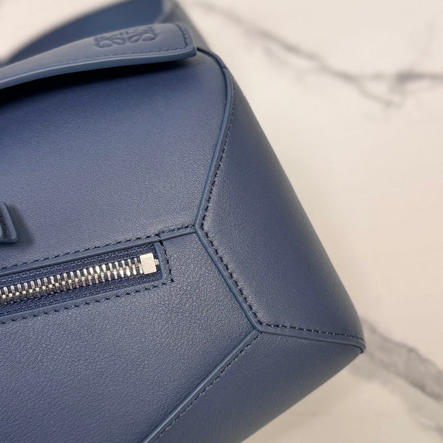 LOEWE 26S PUZZLE EDGE MEDIUM BAG 24 IN DENIM BLUE CALFSKIN
