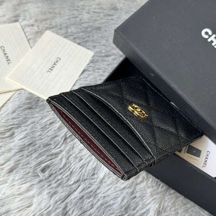 CLASSIC VERTICAL CARD HOLDER 14 IN BLACK GRAINED CALFSKIN GOLD-TONE METALLIC