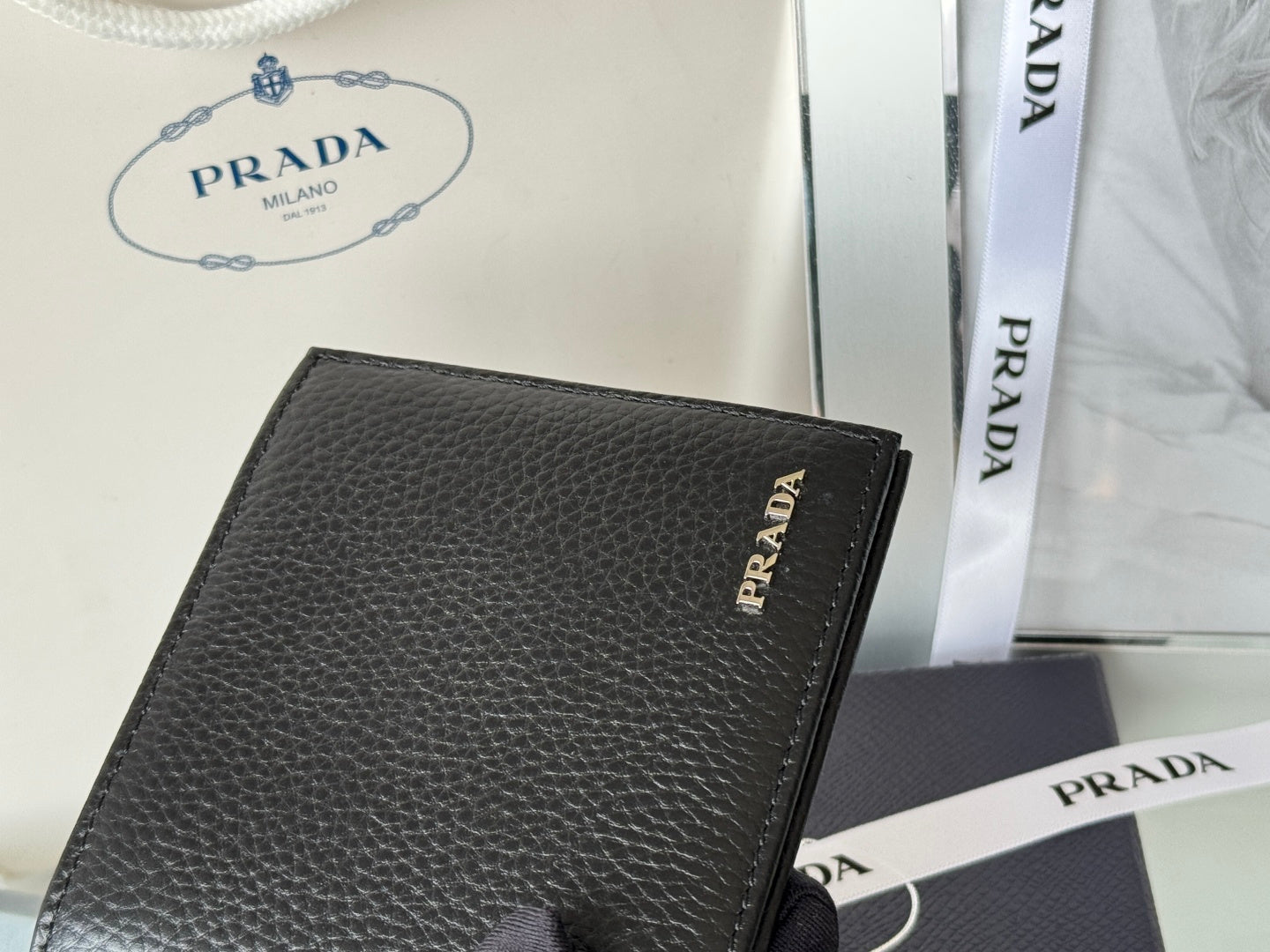 PRADA 26S BIFOLD WALLET 11 IN BLACK CALFSKIN