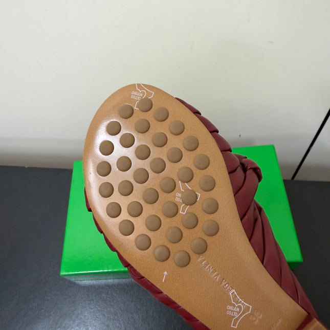 BOTTEGA VENETA 26S BRAIDED STRAP SANDALS IN RED LAMBSKIN