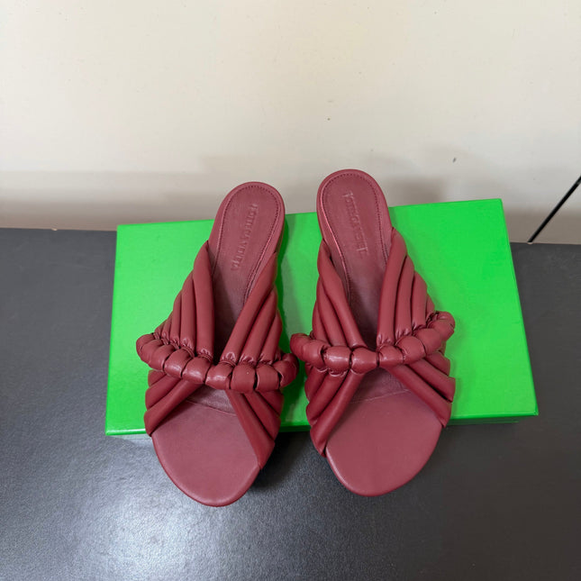 BOTTEGA VENETA 26S BRAIDED STRAP SANDALS IN RED LAMBSKIN