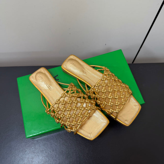 BOTTEGA VENETA 26S WOVEN STRAP SANDALS IN GOLD LAMBSKIN