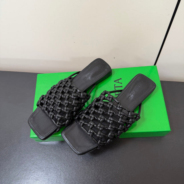 BOTTEGA VENETA 26S WOVEN STRAP SANDALS IN BLACK LAMBSKIN