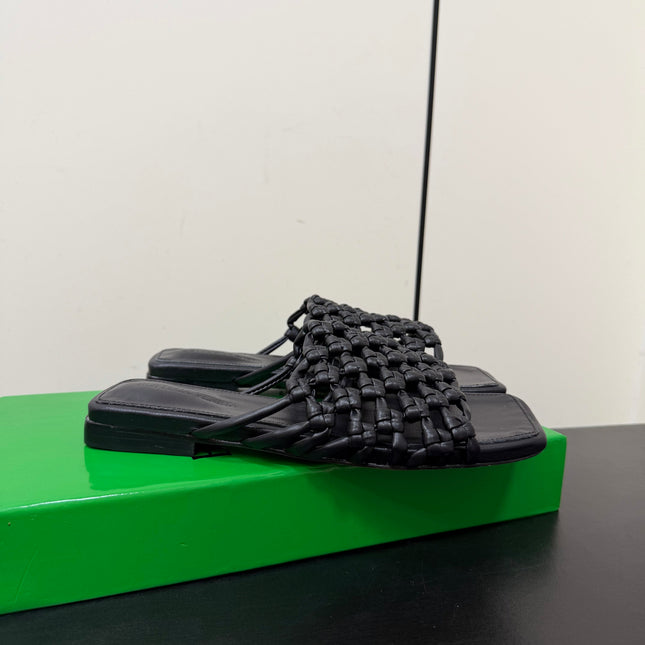 BOTTEGA VENETA 26S WOVEN STRAP SANDALS IN BLACK LAMBSKIN