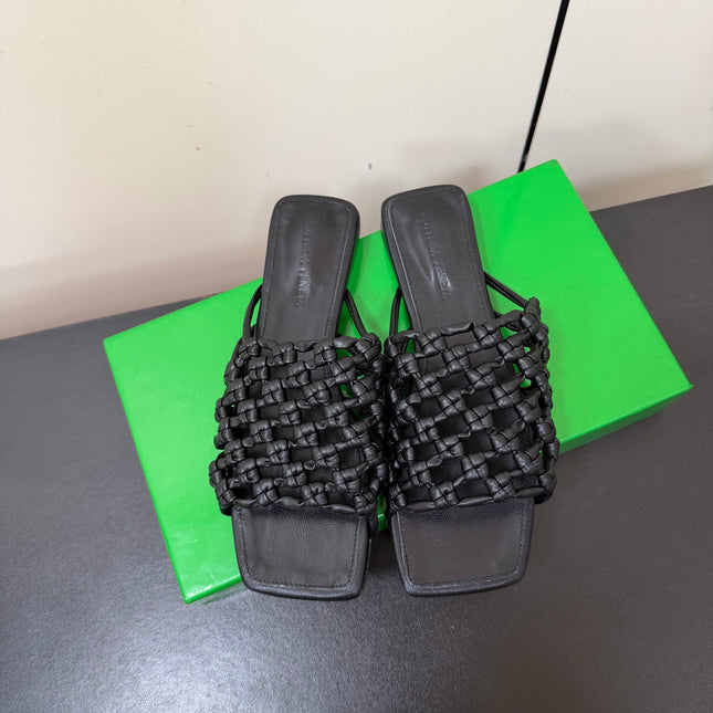BOTTEGA VENETA 26S WOVEN STRAP SANDALS IN BLACK LAMBSKIN