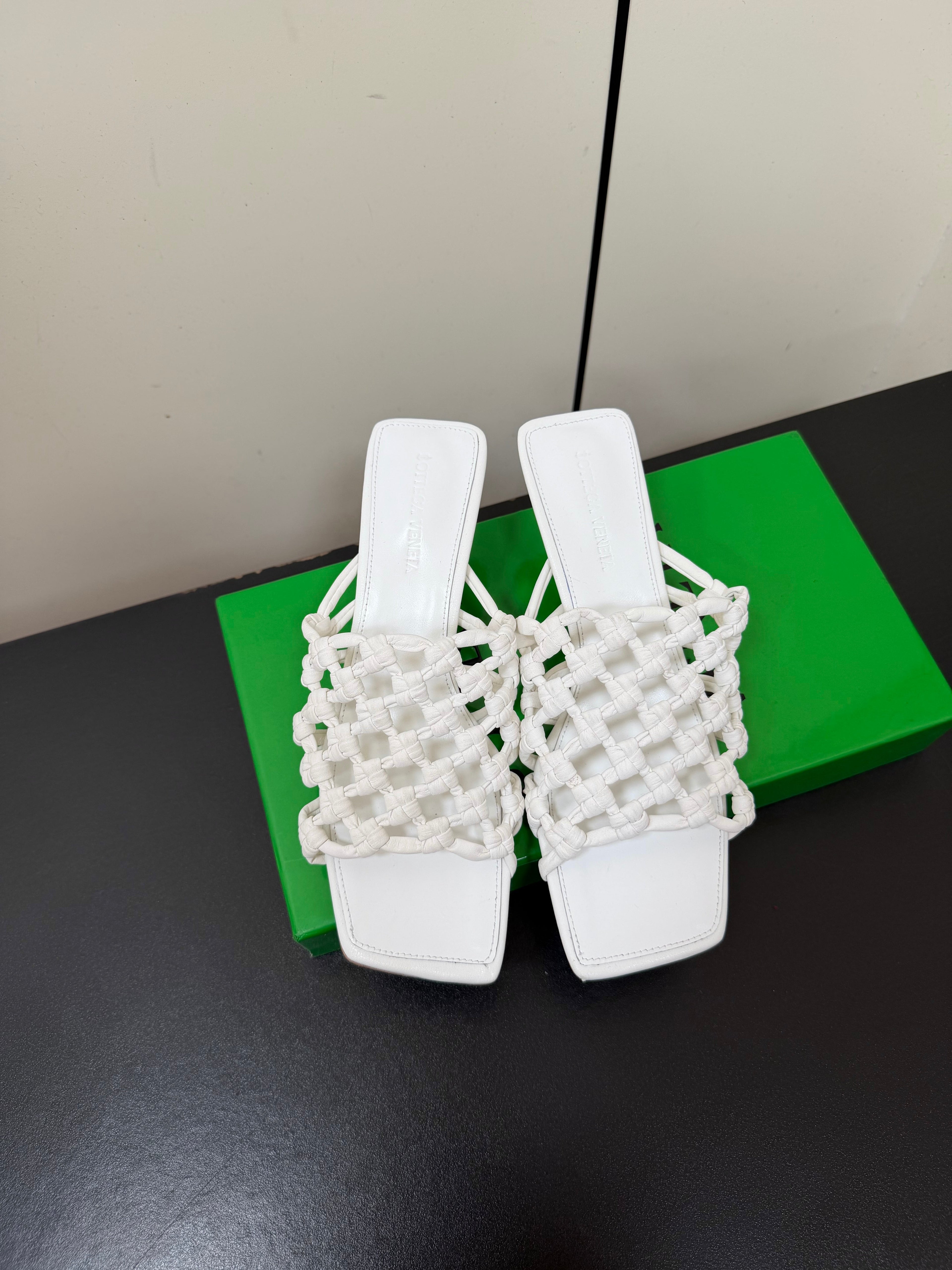 BOTTEGA VENETA 26S WOVEN STRAP HIGH-HEEL SANDALS 55 MM IN WHITE LAMBSKIN
