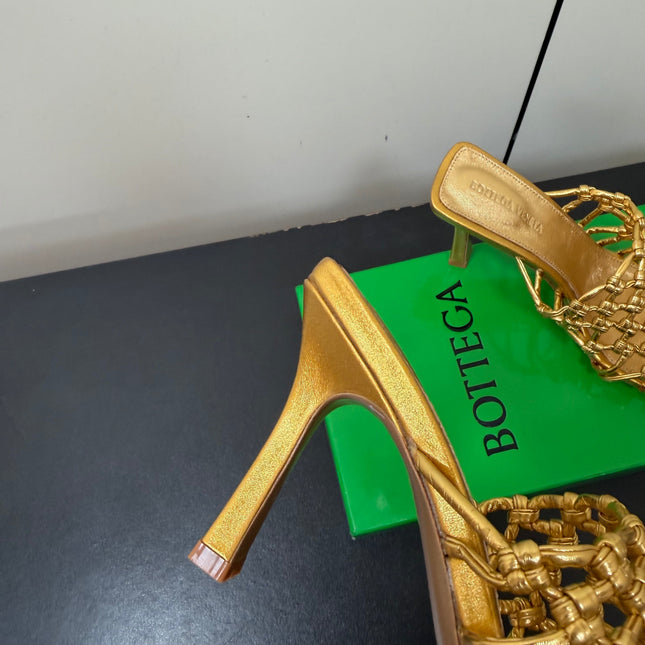 BOTTEGA VENETA 26S WOVEN STRAP HIGH-HEEL SANDALS 85 MM IN GOLD LAMBSKIN