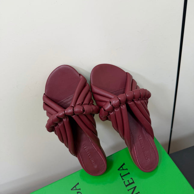 BOTTEGA VENETA 26S BRAIDED STRAP SANDALS IN RED LAMBSKIN