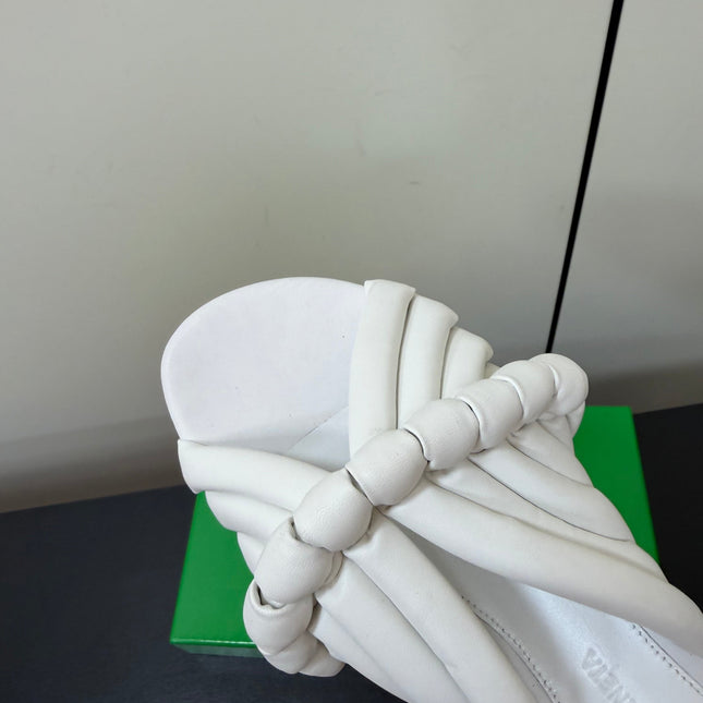 BOTTEGA VENETA 26S BRAIDED STRAP SANDALS IN WHITE LAMBSKIN
