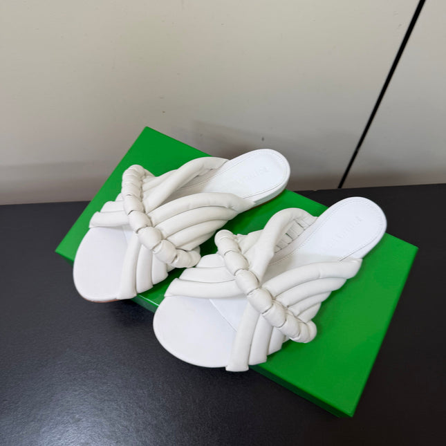 BOTTEGA VENETA 26S BRAIDED STRAP SANDALS IN WHITE LAMBSKIN