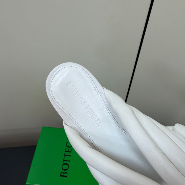 BOTTEGA VENETA 26S BRAIDED STRAP SANDALS IN WHITE LAMBSKIN