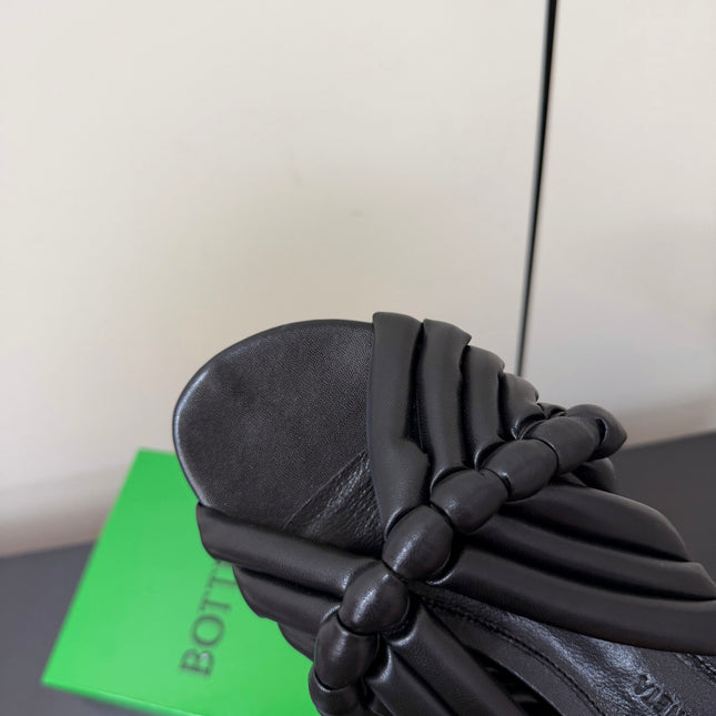 BOTTEGA VENETA 26S BRAIDED STRAP SANDALS IN BLACK LAMBSKIN