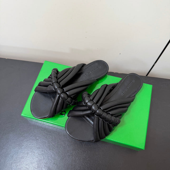 BOTTEGA VENETA 26S BRAIDED STRAP SANDALS IN BLACK LAMBSKIN