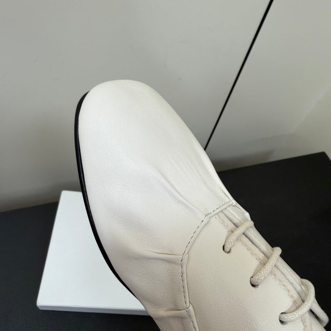 THE ROW 26S LACE UP DERBY FLATS IN WHITE CALFSKIN  WITH SQUARE TOE