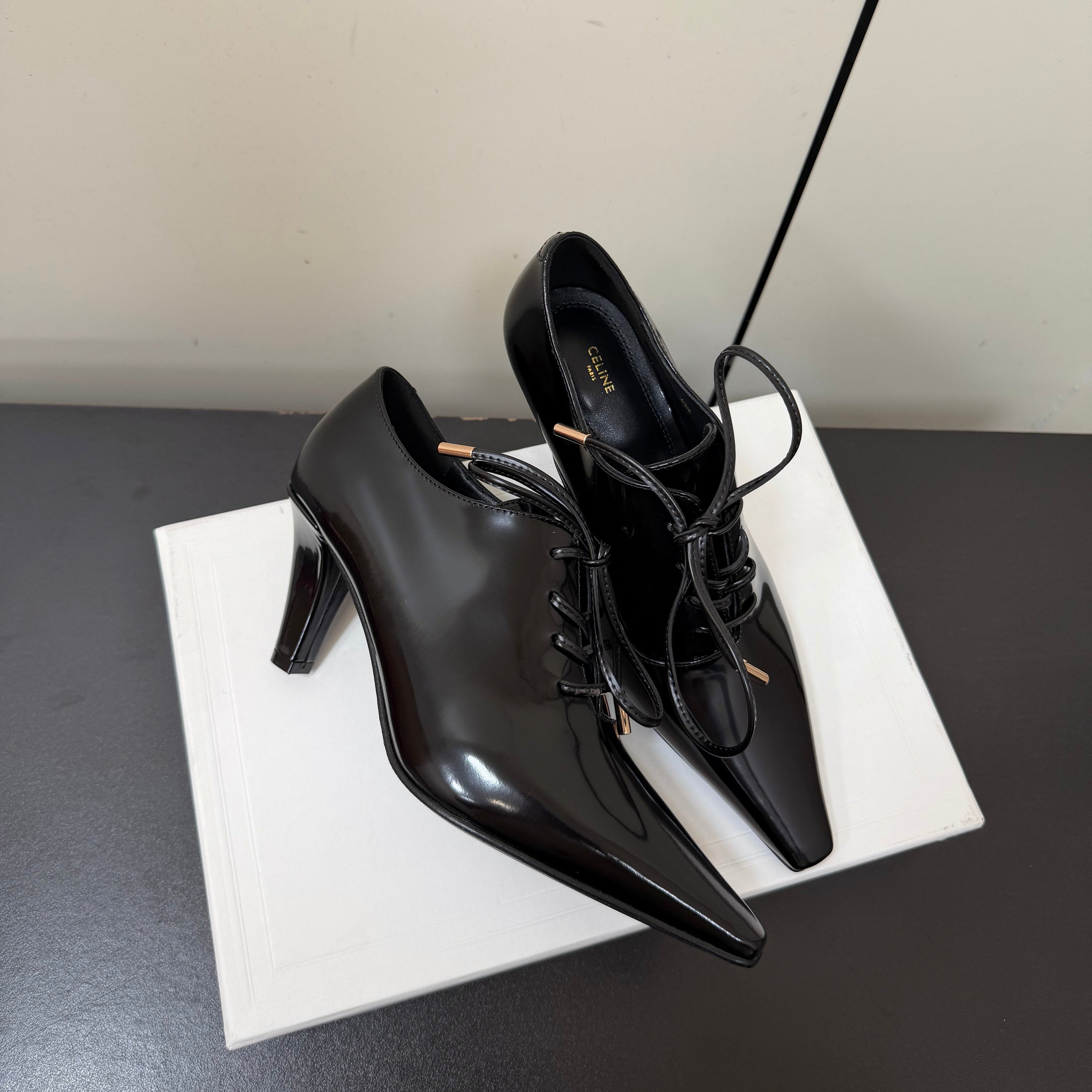 CELINE 26S LACE UP POINTED TOE PUMPS IN BLACK PATENT CALFSKIN