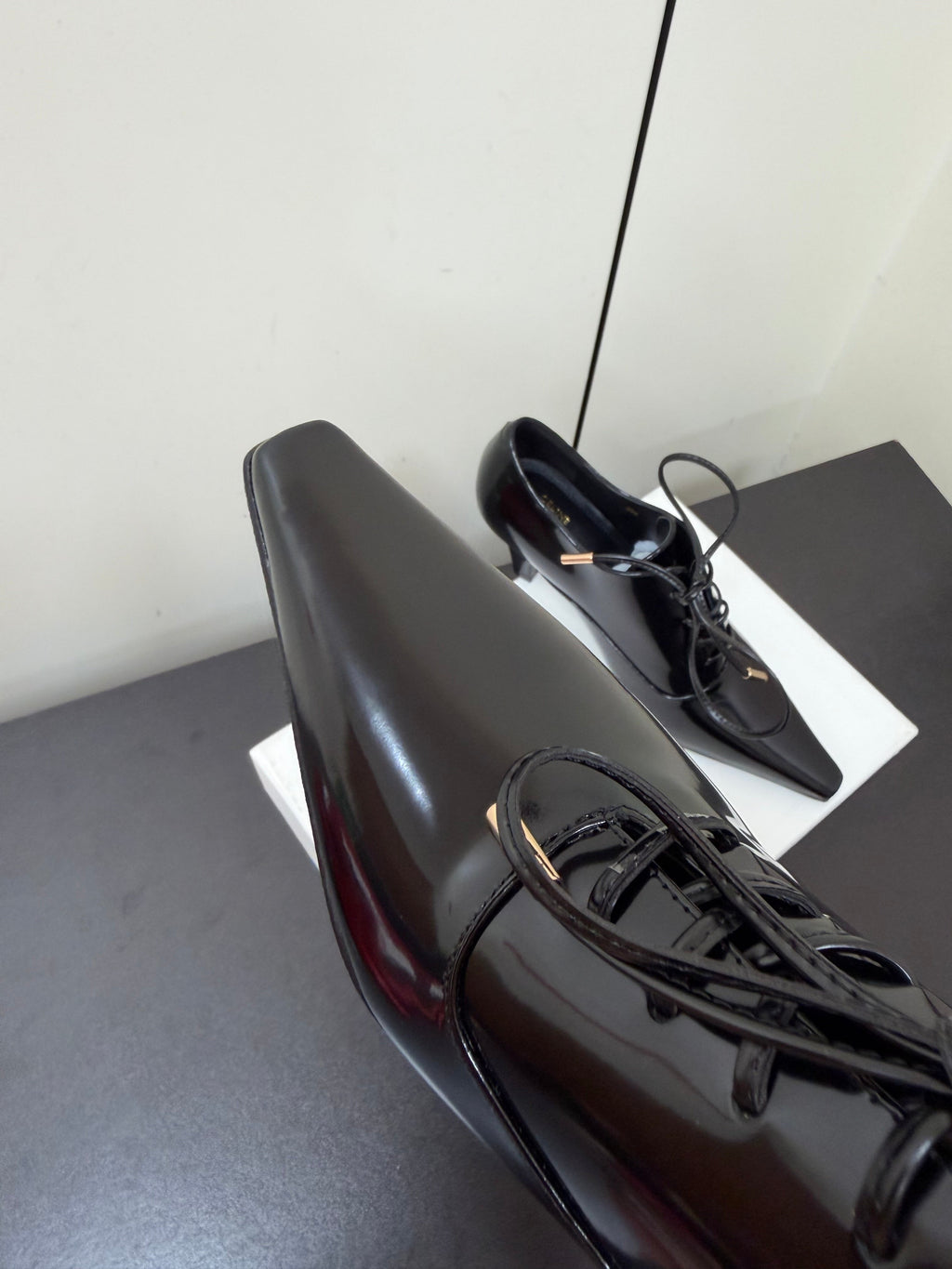 CELINE 26S LACE UP POINTED TOE PUMPS IN BLACK PATENT CALFSKIN