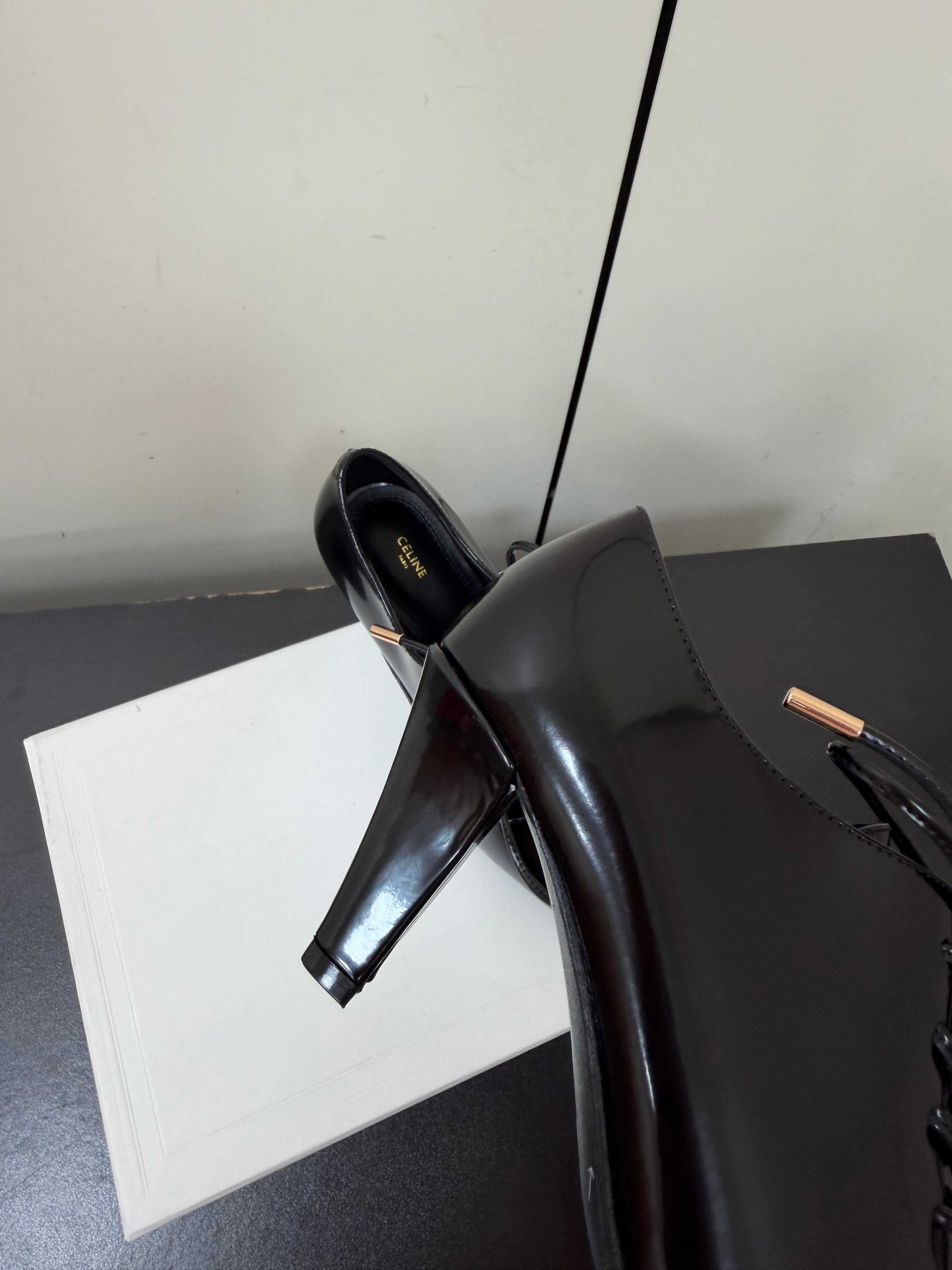 CELINE 26S LACE UP POINTED TOE PUMPS IN BLACK PATENT CALFSKIN