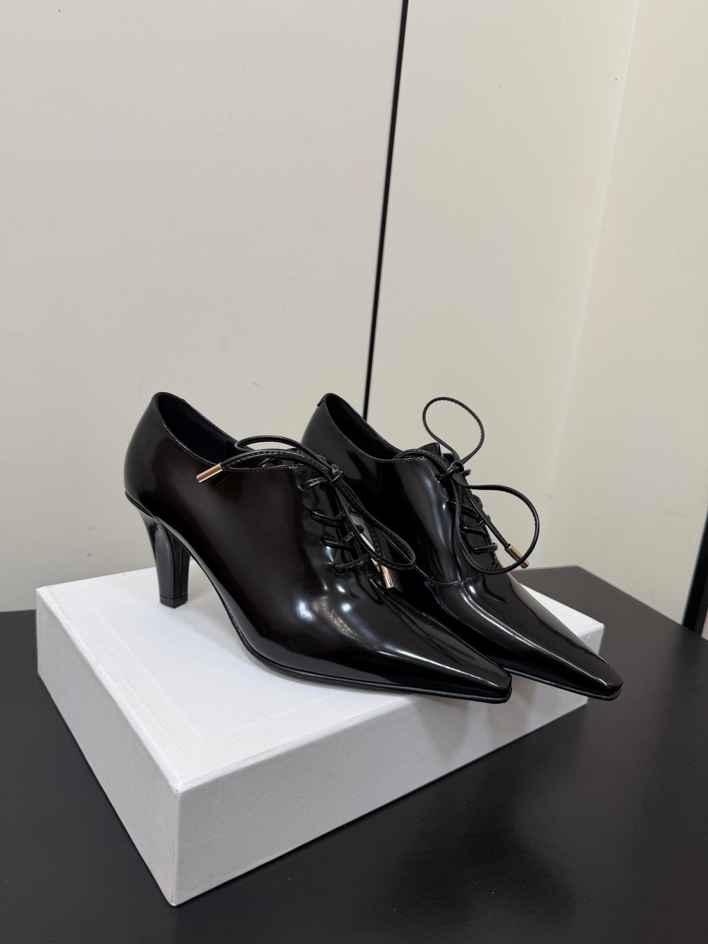 CELINE 26S LACE UP POINTED TOE PUMPS IN BLACK PATENT CALFSKIN