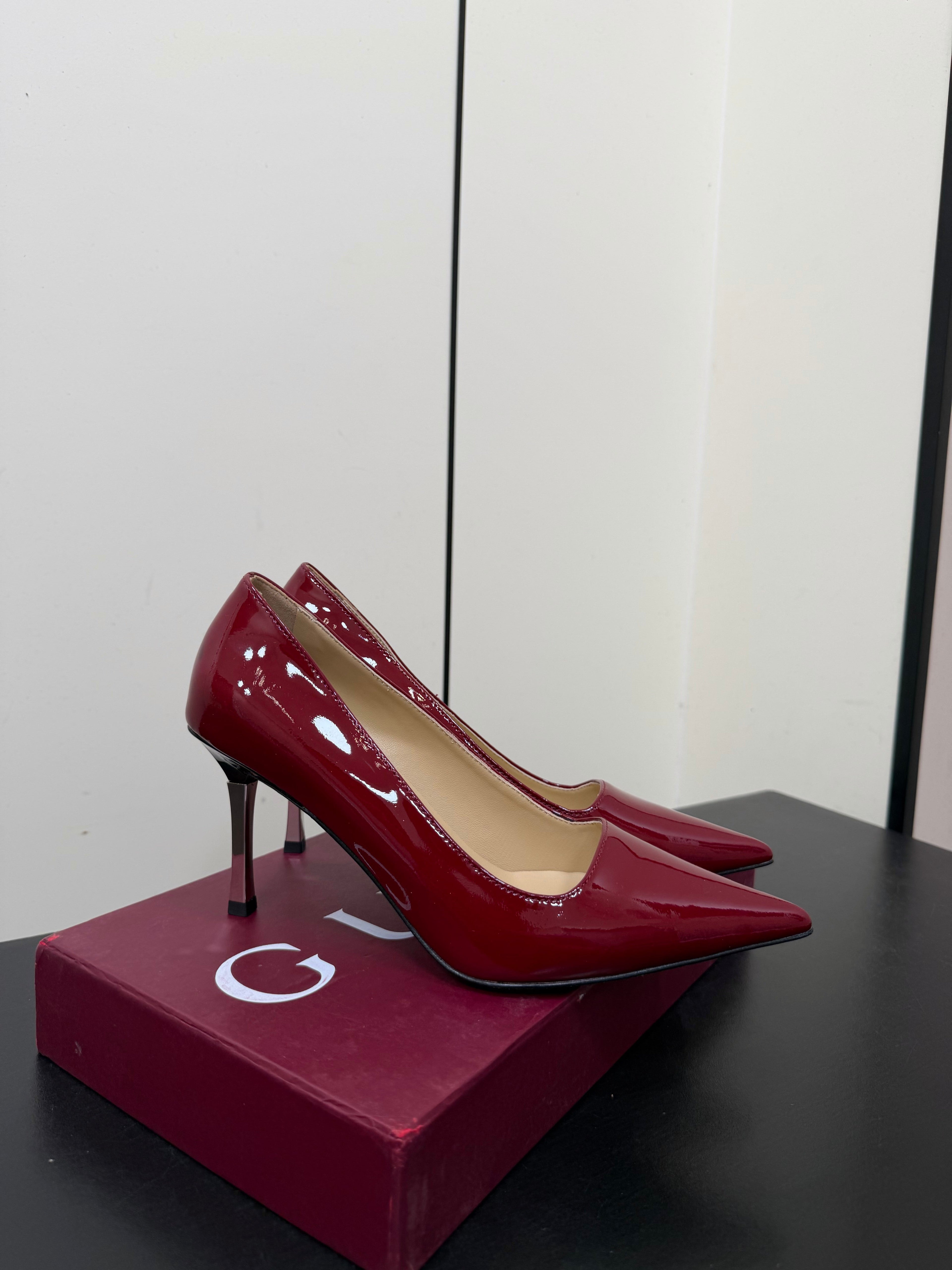GUCCI 26S POINTED TOE PUMPS 85MM IN BURGUNDY RED PATENT CALFSKIN