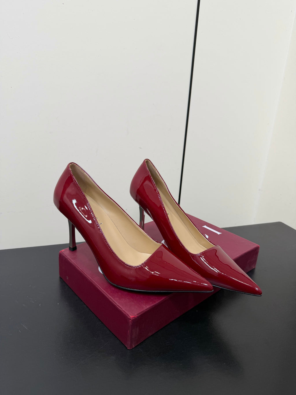 GUCCI 26S POINTED TOE PUMPS 85MM IN BURGUNDY RED PATENT CALFSKIN