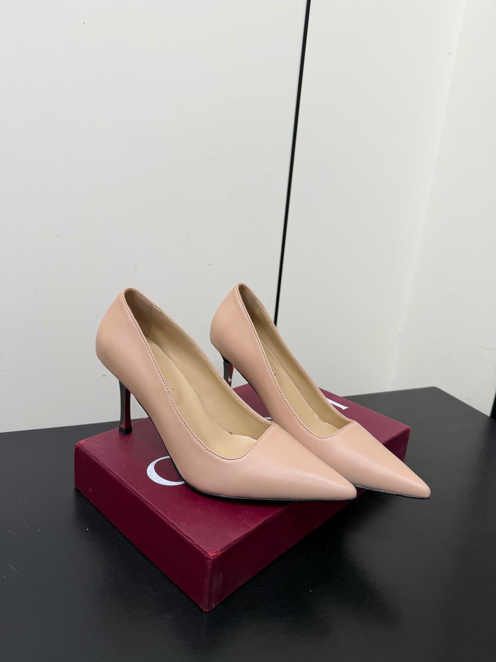 GUCCI 26S POINTED TOE PUMPS 85MM IN NUDE BEIGE CALFSKIN