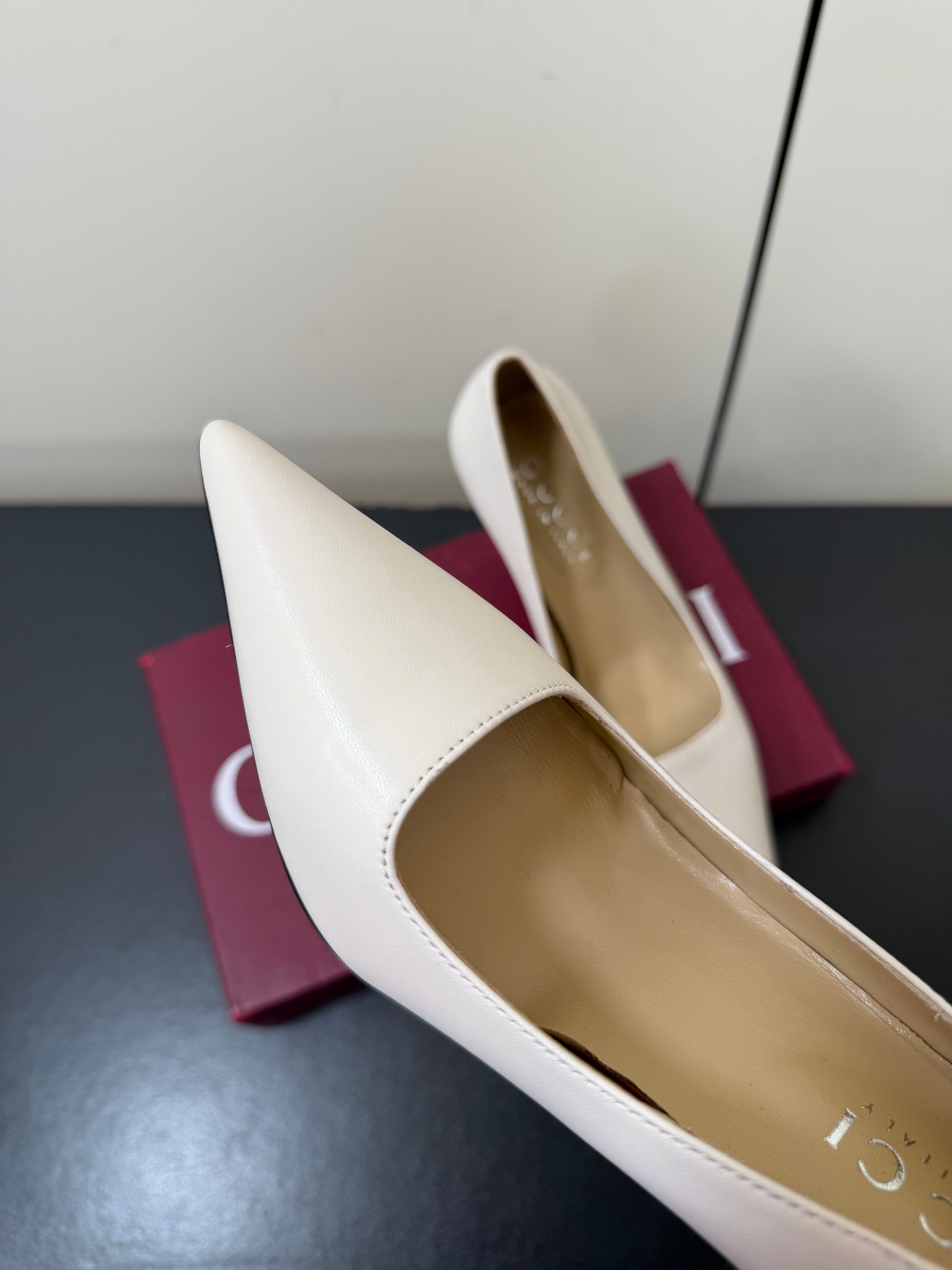 GUCCI 26S POINTED TOE PUMPS 85MM IN WHITE CALFSKIN