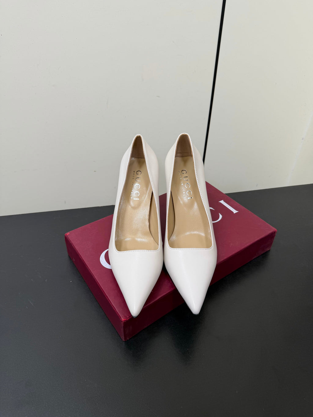 GUCCI 26S POINTED TOE PUMPS 85MM IN WHITE CALFSKIN