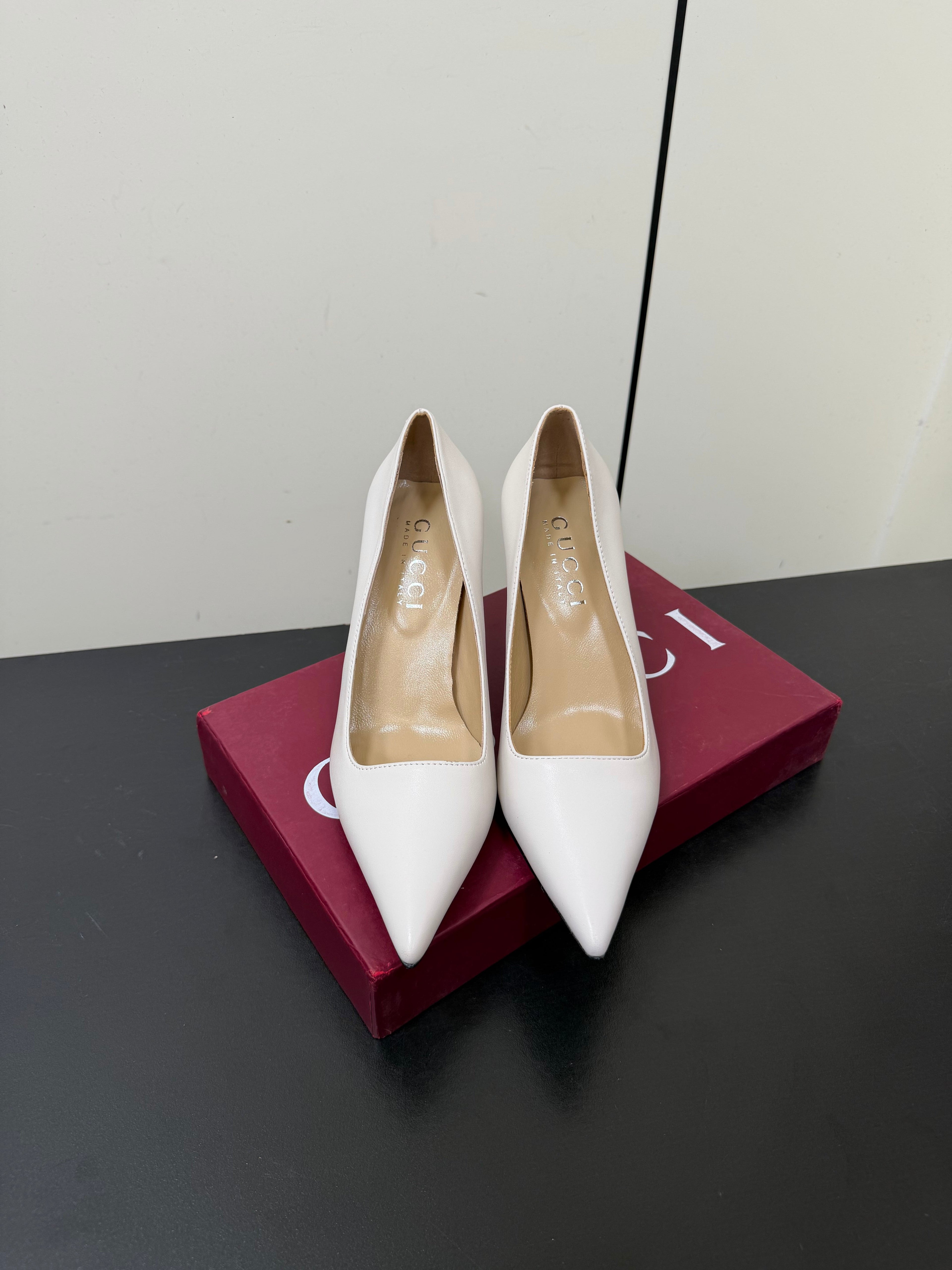 GUCCI 26S POINTED TOE PUMPS 85MM IN WHITE CALFSKIN